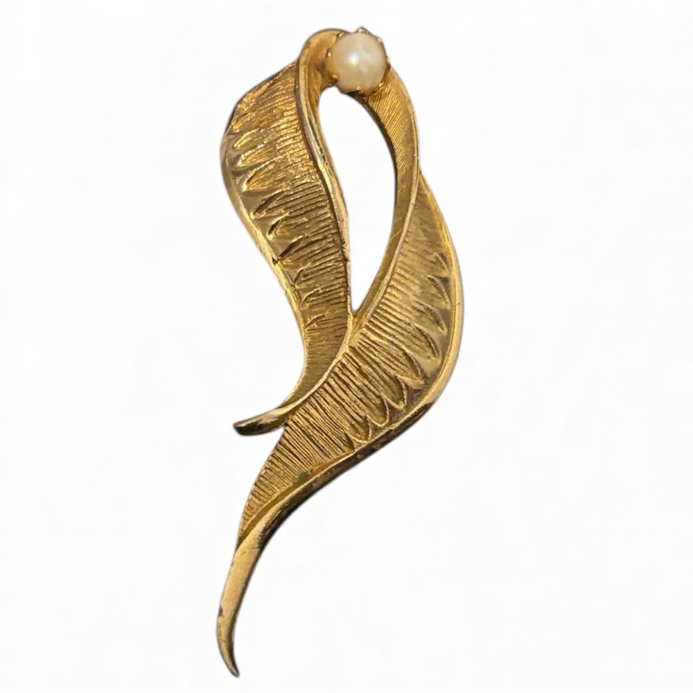 Vintage Gold Leaf Brooch with Pearl Accent